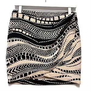 Bebe Wrap Skirt Mini Size 0 XS Abstract Print Chiffon Neutral Contemporary